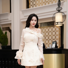 Chị: Hoàng Mai Anh